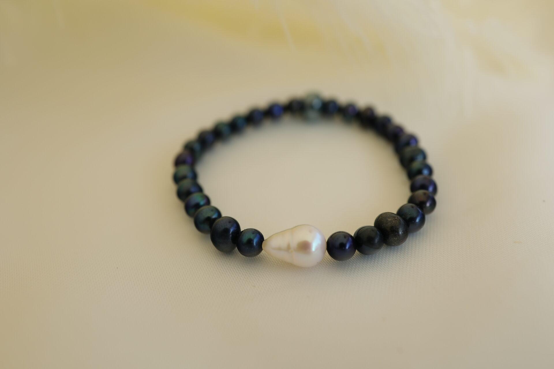 Neith-ikerti Armband