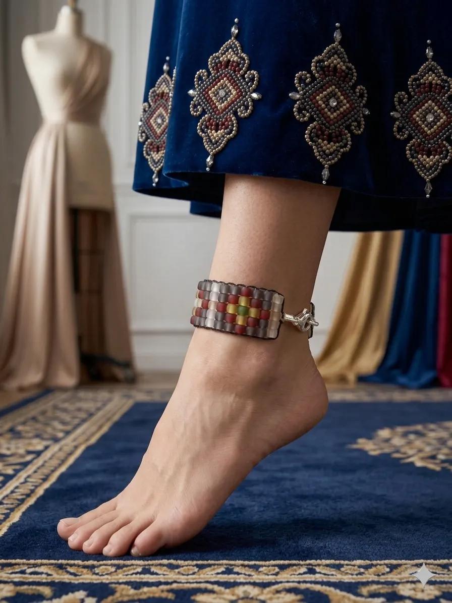 Handgefertigtes Perlenband im Boho-Stil mit geometrischem Muster Detail 2