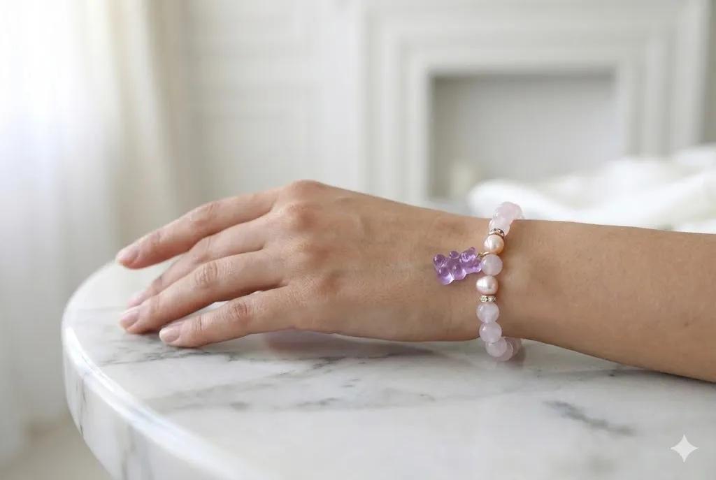 Candy Crush – Rosenquarz-Armband mit Gummy Bear Detail 2