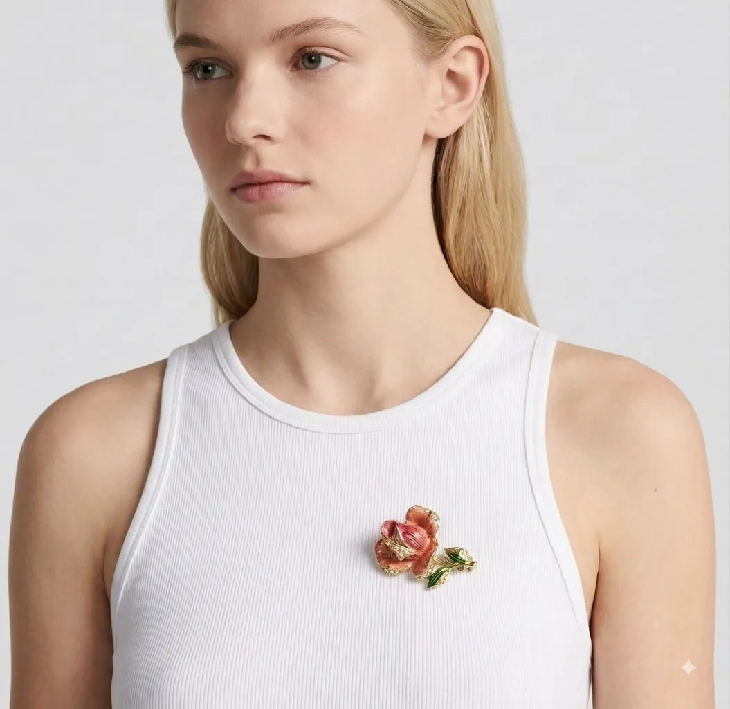 Elegante Emaille-Brosche „Blühende Rose“ mit Zirkonia-Besatz Detail 2