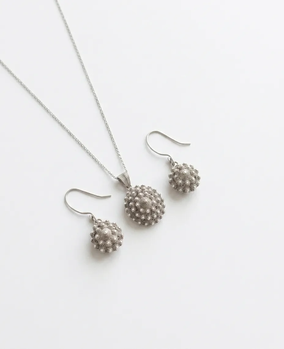 Filigranes Silber-Schmuckset „Seeigel“ – Halskette & Ohrhänger