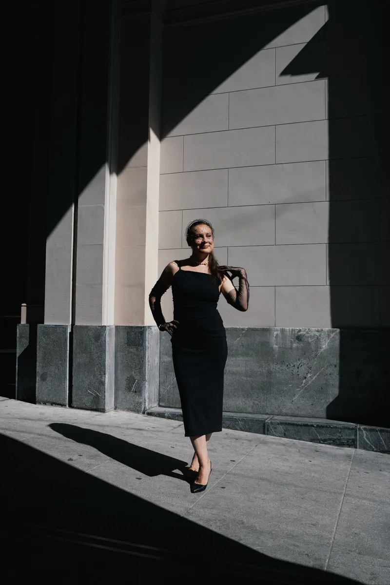 „Royal Glow“ – Statement-Ring mit Kristall-Solitär Bild 3