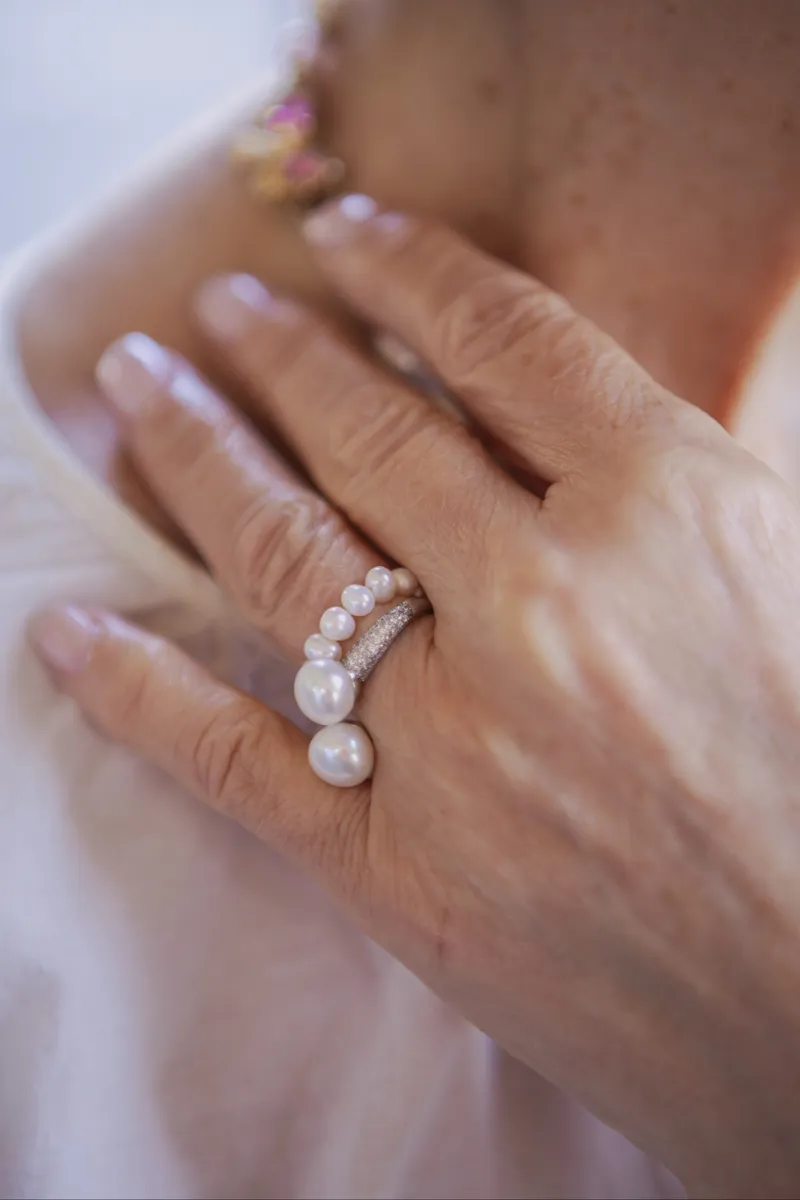 Der „Luminous Arch“ Perlenring Bild 3